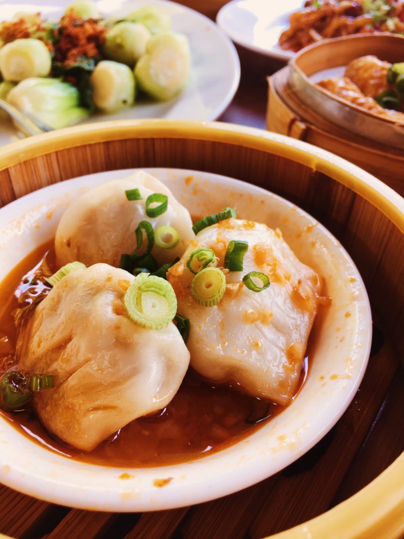 Des dumplings sans gluten au poulet vegan et broccoli