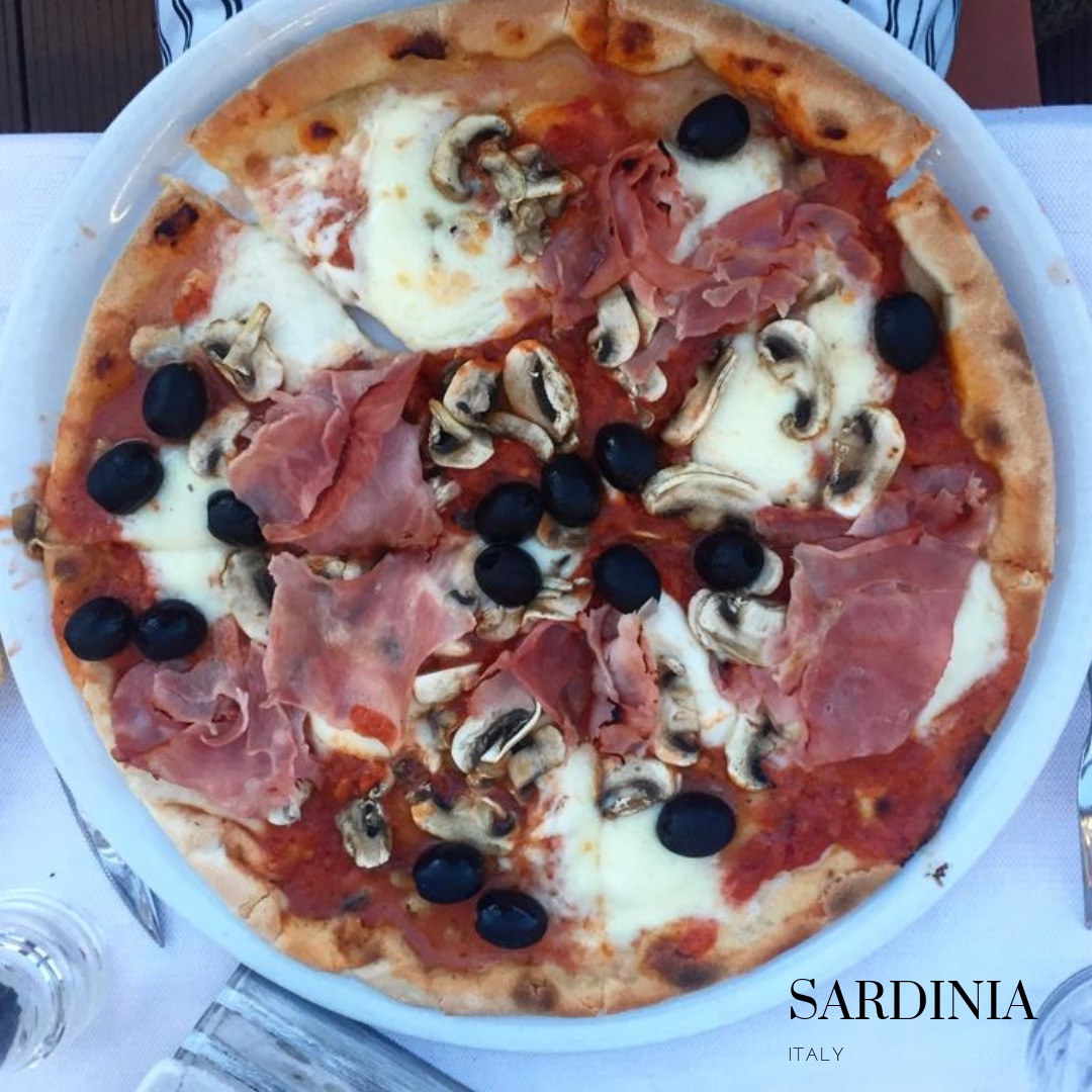 A vous les typiques pizzas et pâtes sans gluten à El Porto Rotondo au restaurant La Rosa Dei Venti